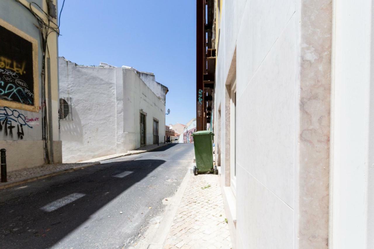 Lisboa Altido Bright And Elegant 1Br Home With Workspace And Huge Terrace In Pena, Close By Viewpoint المظهر الخارجي الصورة