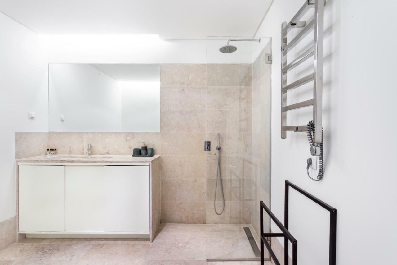 Lisboa Altido Bright And Elegant 1Br Home With Workspace And Huge Terrace In Pena, Close By Viewpoint المظهر الخارجي الصورة