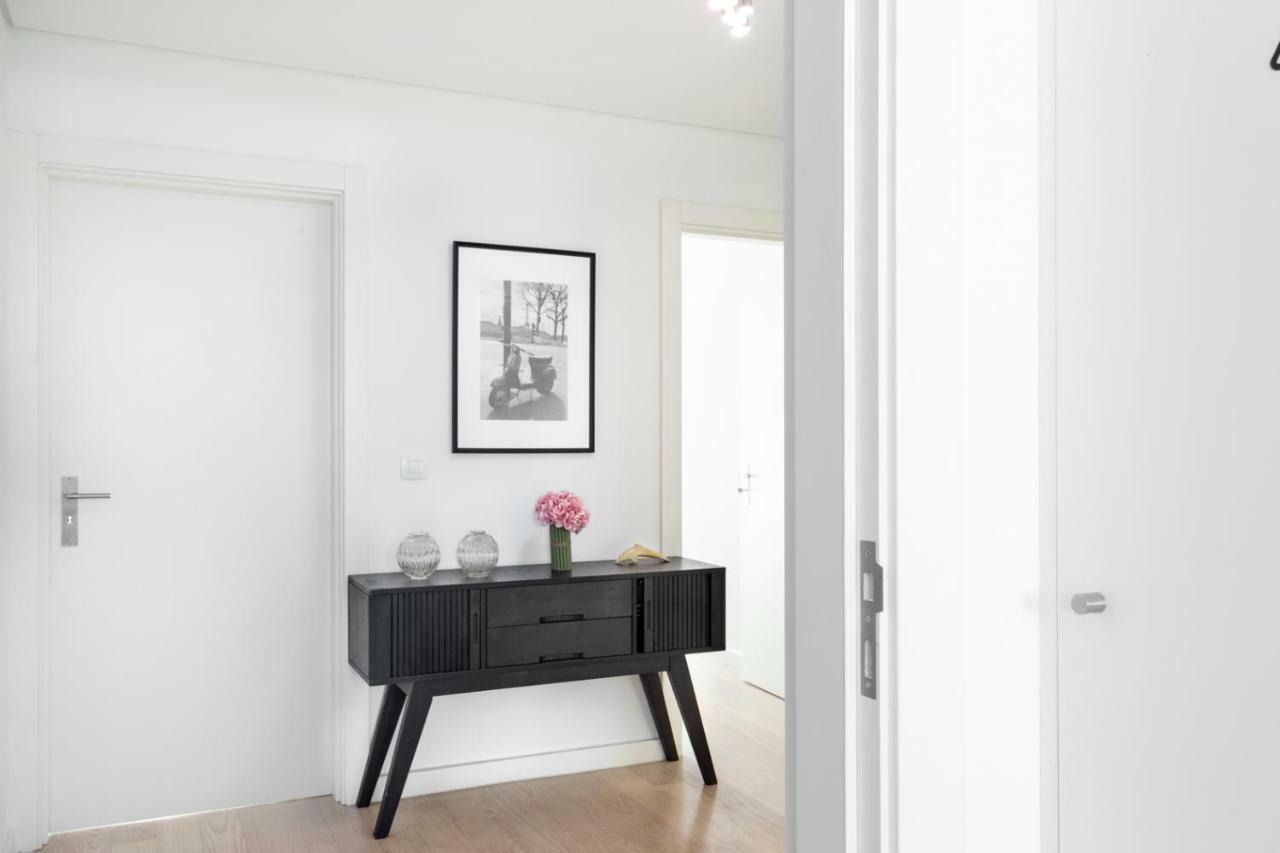 Lisboa Altido Bright And Elegant 1Br Home With Workspace And Huge Terrace In Pena, Close By Viewpoint المظهر الخارجي الصورة