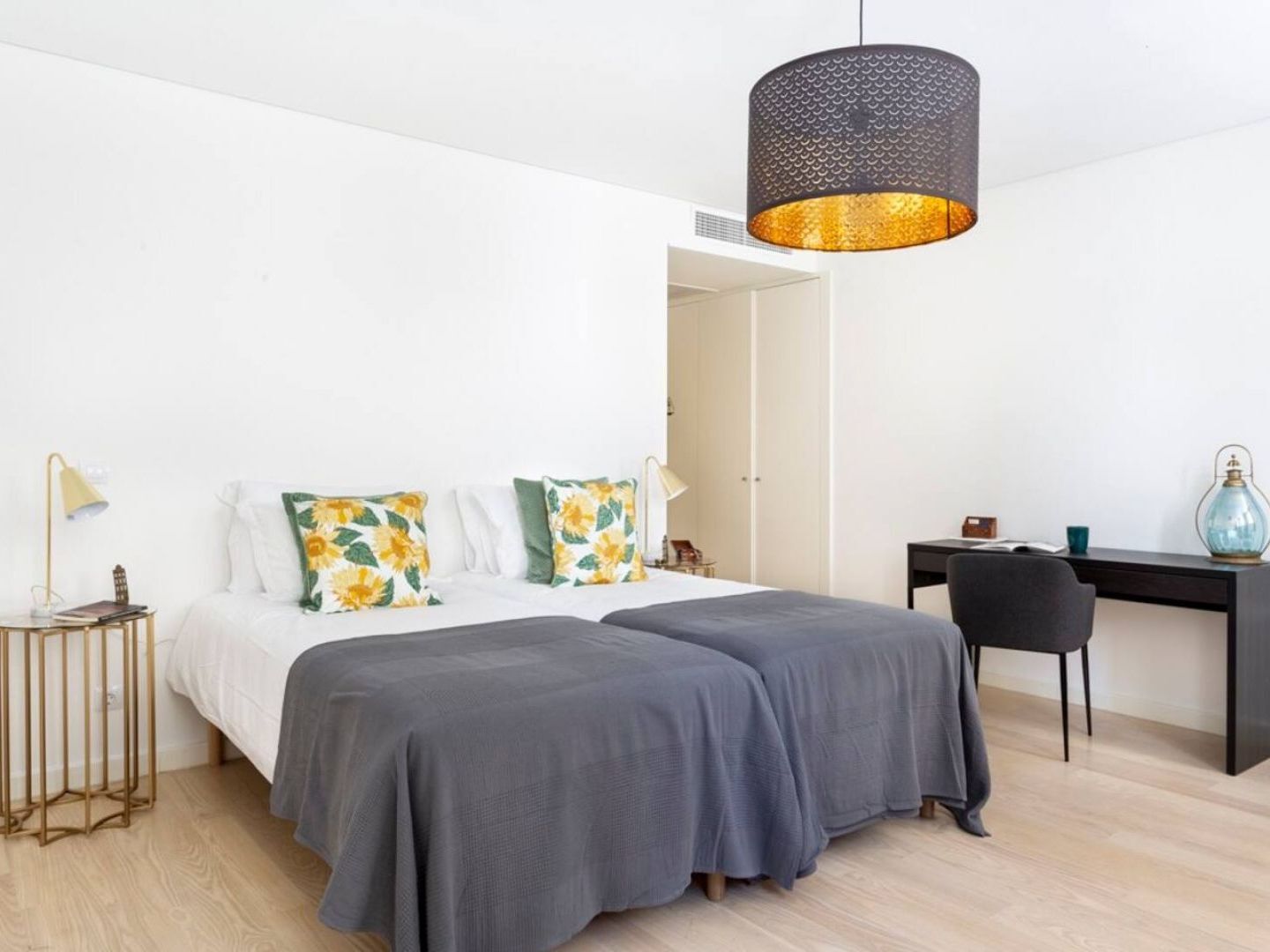 Lisboa Altido Bright And Elegant 1Br Home With Workspace And Huge Terrace In Pena, Close By Viewpoint المظهر الخارجي الصورة
