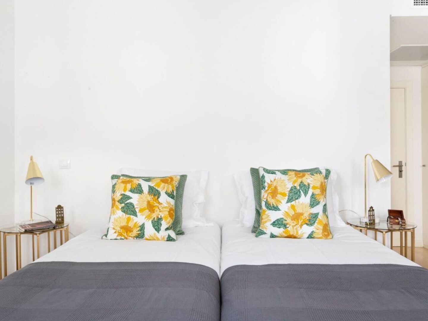Lisboa Altido Bright And Elegant 1Br Home With Workspace And Huge Terrace In Pena, Close By Viewpoint المظهر الخارجي الصورة